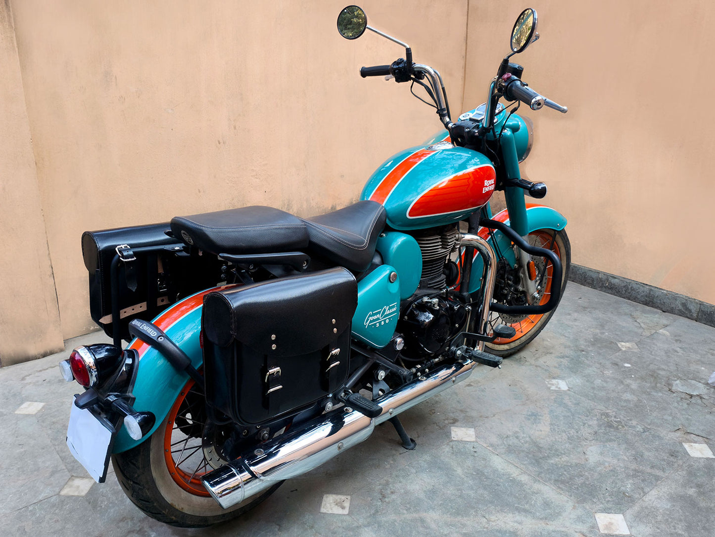 For Royal Enfield Goan Classic 350 Leather Pannier Bags With Mounting D1