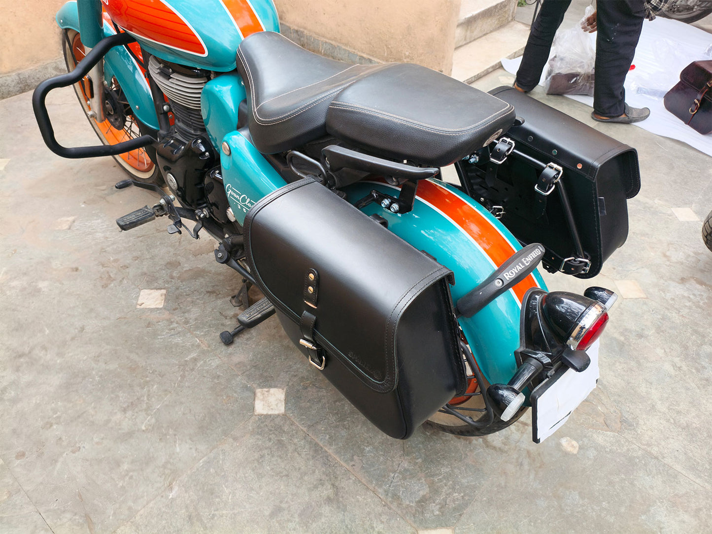 For Royal Enfield Goan Classic 350 Pannier Bags Black Color With Saddle Stay