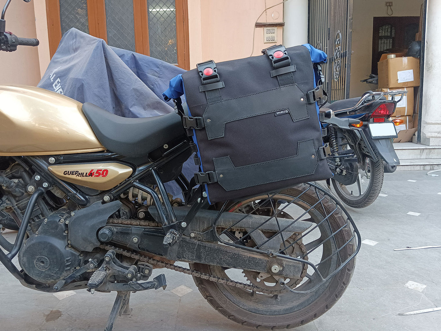 For Royal Enfield Guerrilla 450 Saddle Pannier Bags Pair Black & Blue D1
