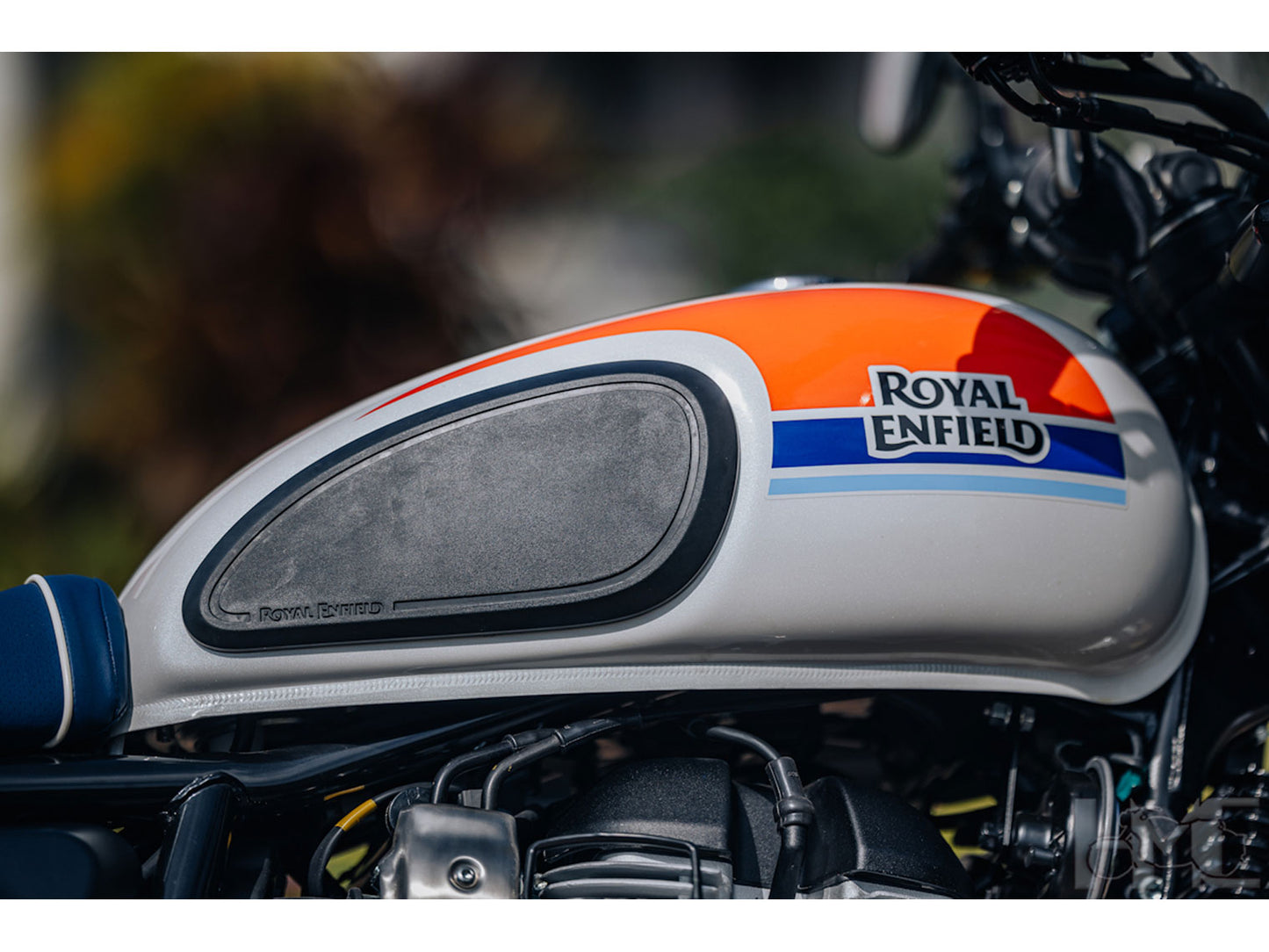 Genuine Royal Enfield Bear 650 Tank Knee Pads, Black 1990535