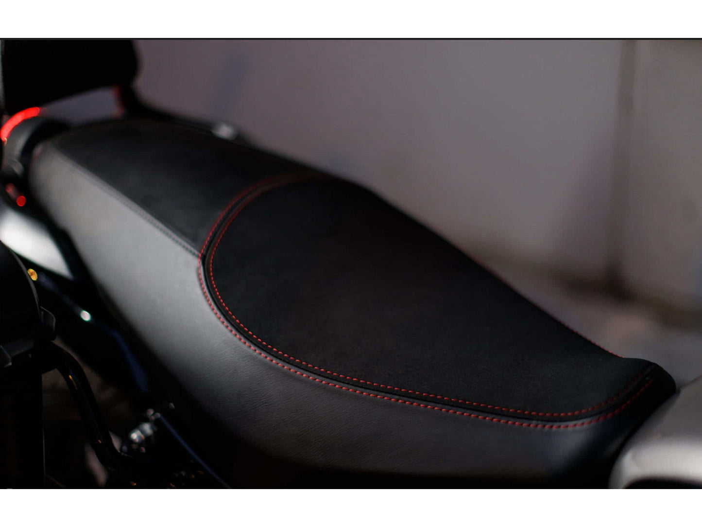 Genuine Royal Enfield Hunter 350 Black Custom Touring Dual Seat KXA00140
