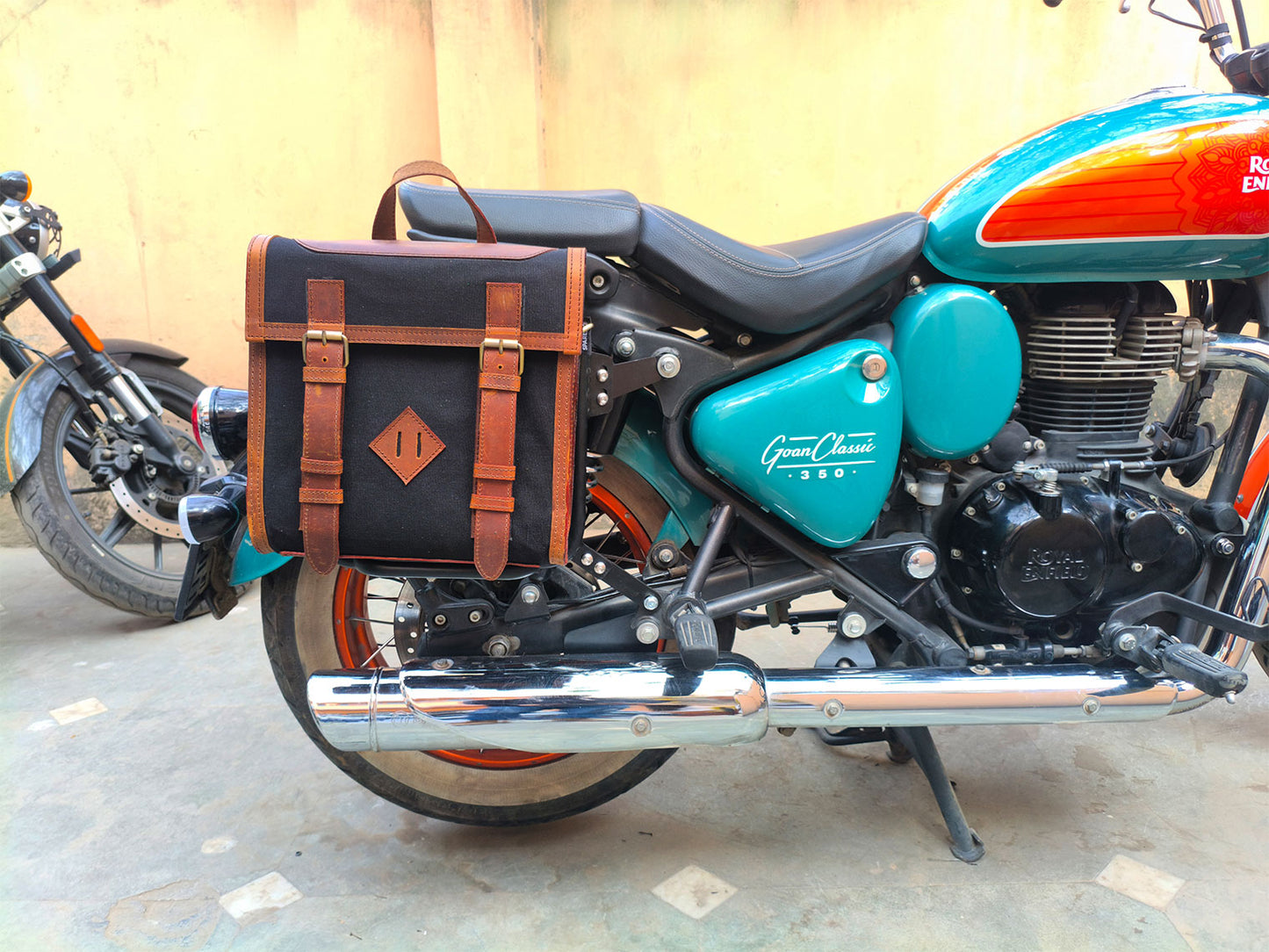 For Royal Enfield Goan Classic 350 Leather & Canvas Pannier Bags & Mounting D13