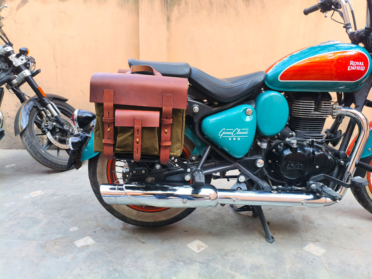 For Royal Enfield Goan Classic 350 Leather & Canvas Pannier Bags & Mounting D14