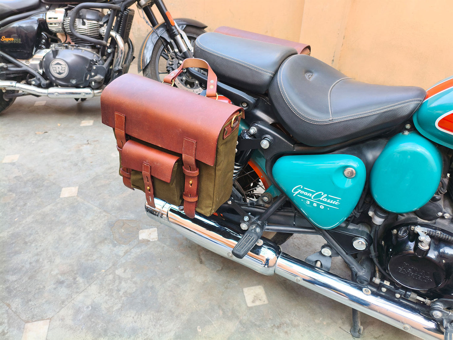 For Royal Enfield Goan Classic 350 Leather & Canvas Pannier Bags & Mounting D14