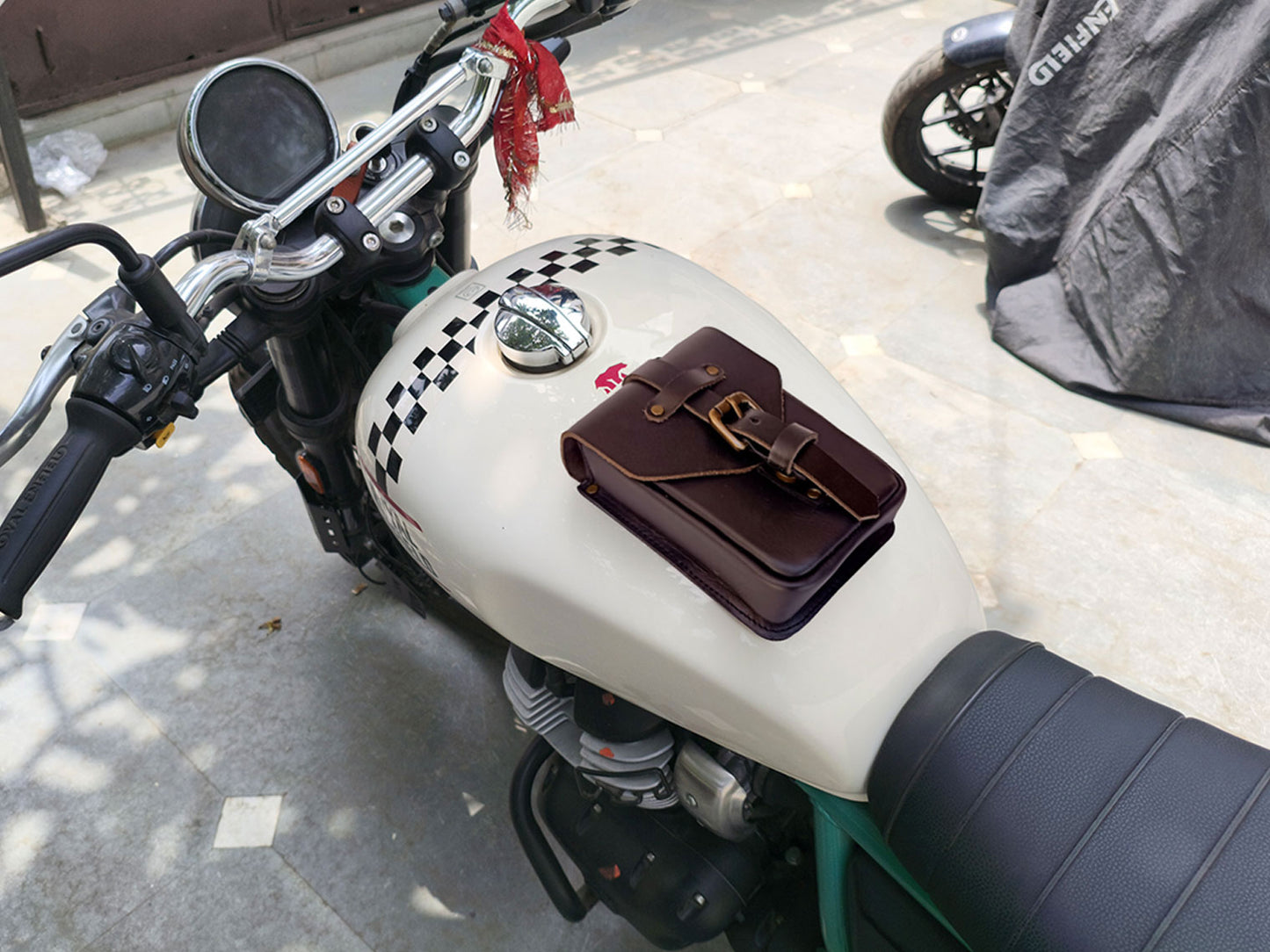For Royal Enfield Bear 650 Leather Magnetic Tank Pouch Black