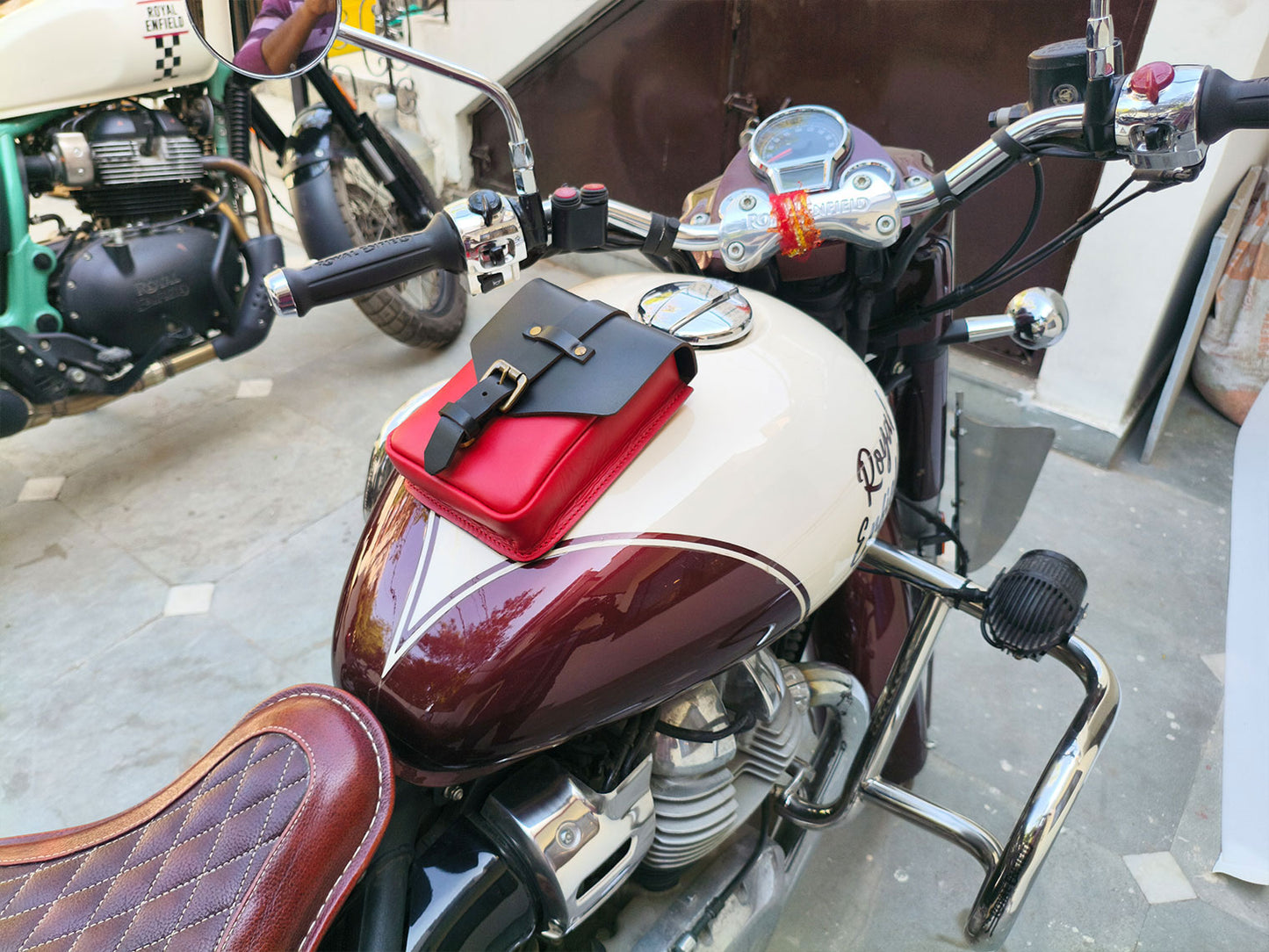 For Royal Enfield Classic 650 Leather Magnetic Tank Pouch Red & Black