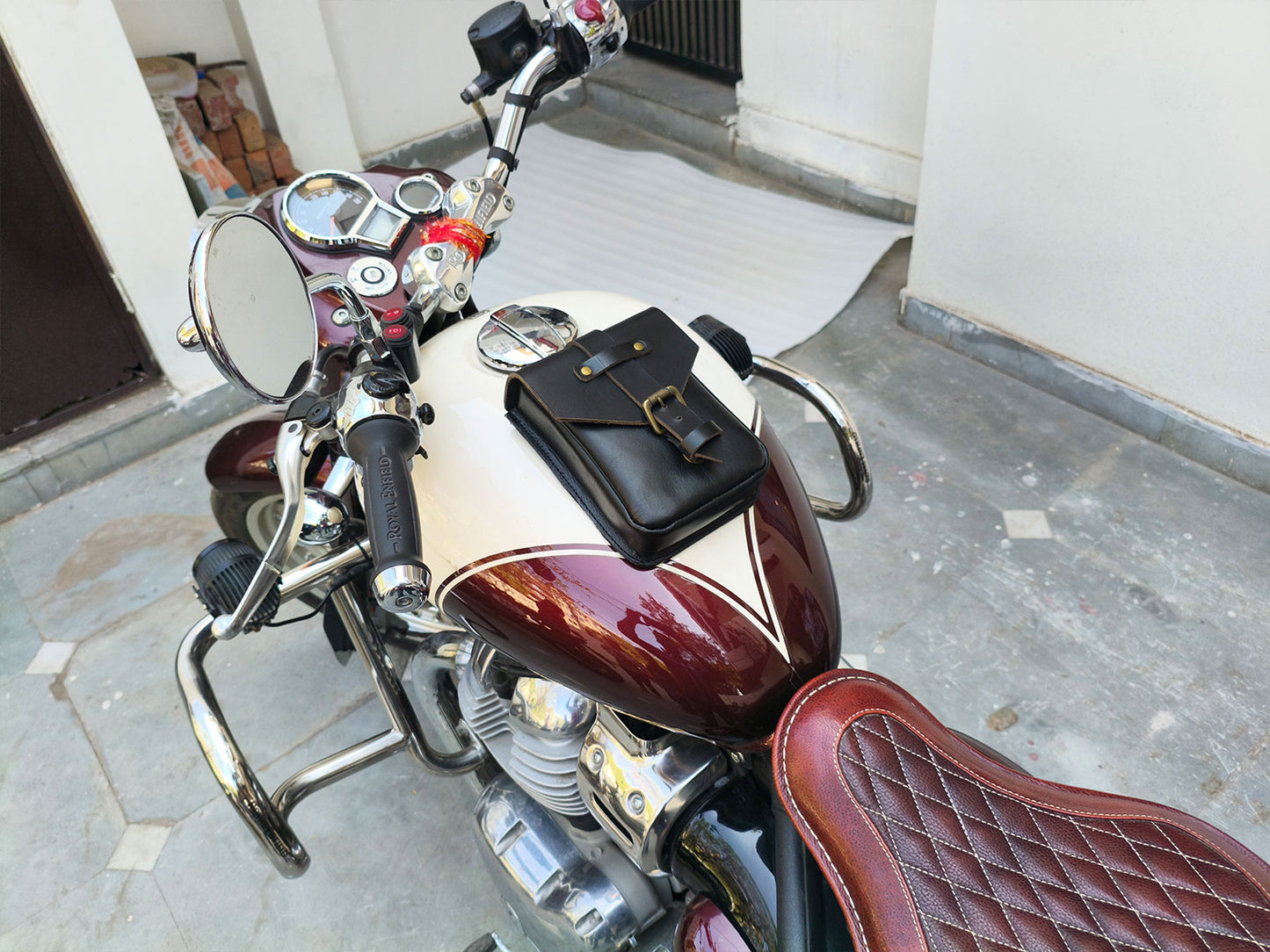 For Royal Enfield Classic 650 Leather Magnetic Tank Pouch Black