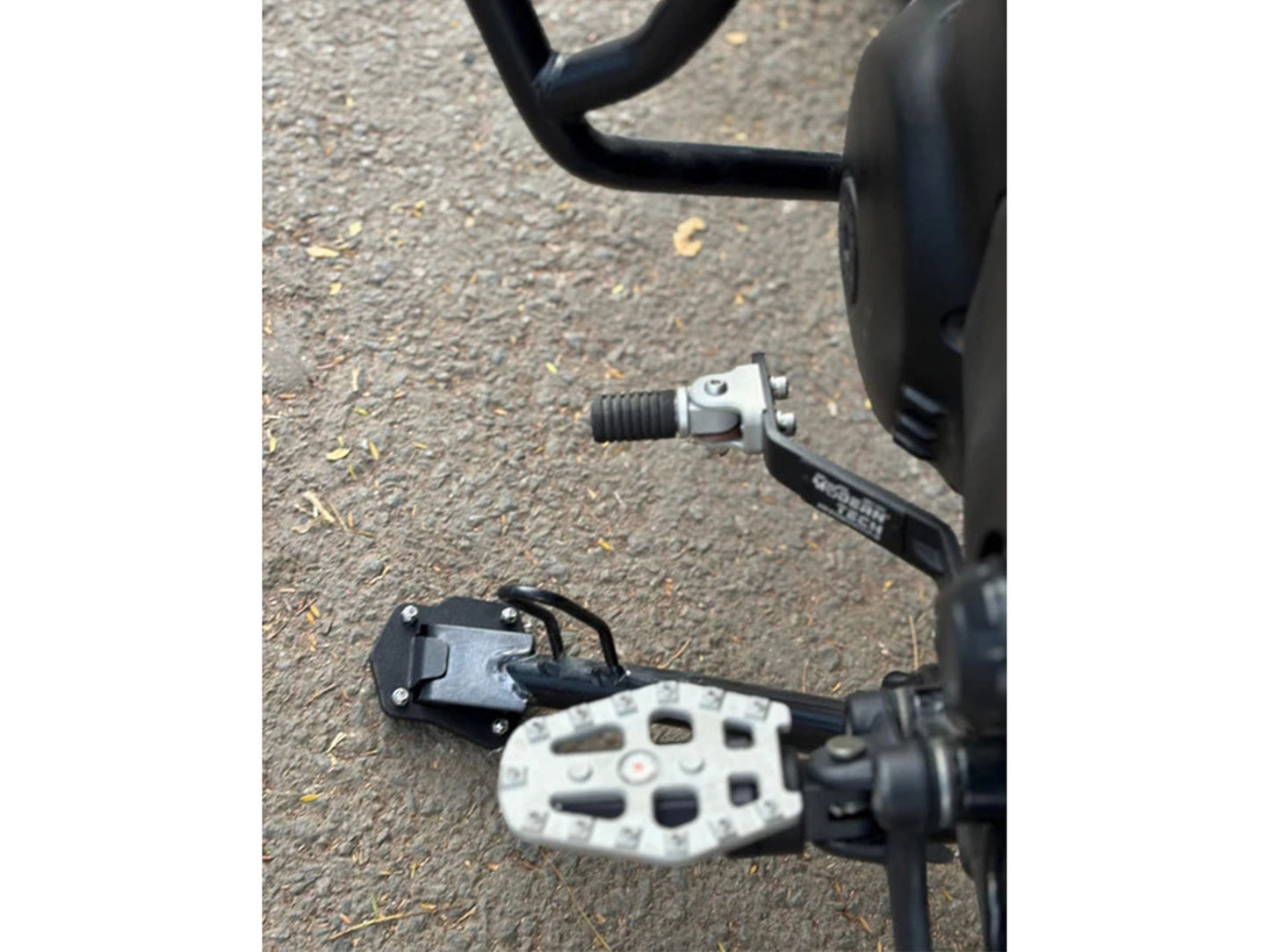 For Royal Enfield Guerrilla 450 Front Rider Adjustable Footpegs