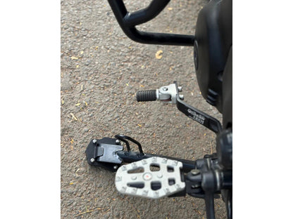 For Royal Enfield Guerrilla 450 Front Rider Adjustable Footpegs
